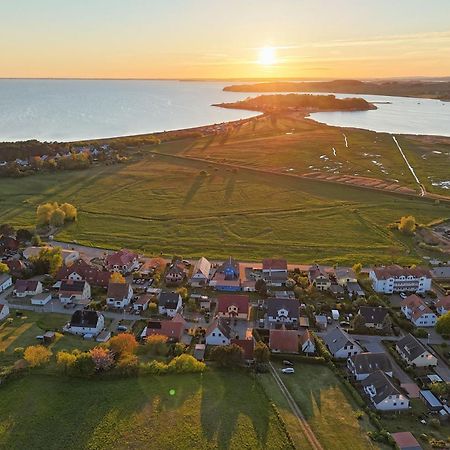 Schicke Fewo Mit Terrasse, Gratis Nutzung Vom Ahoi Erlebnisbad Und Sauna In Sellin - Haus De Niege Wech Fewo 02 Thiessow Luaran gambar