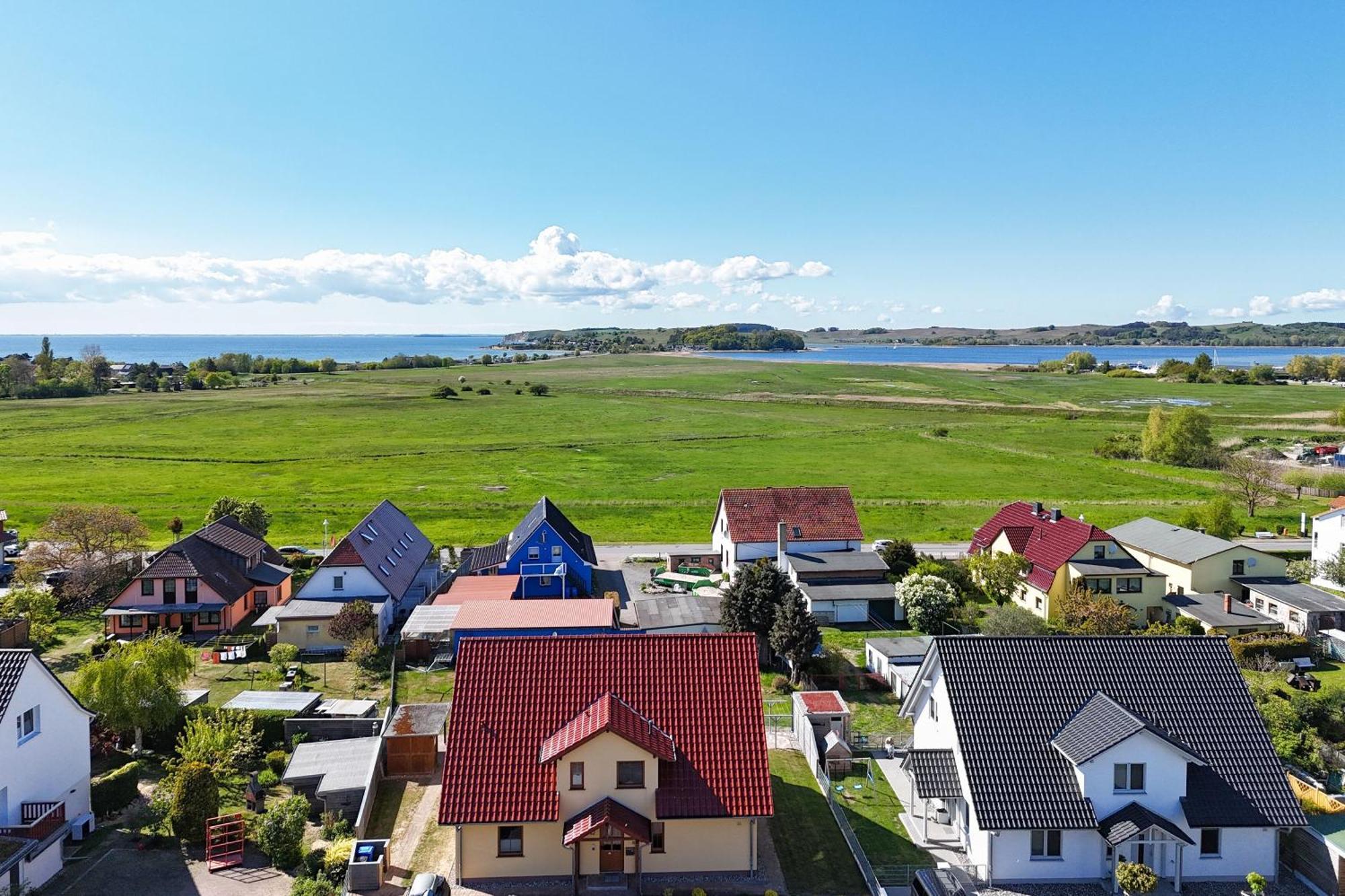 Schicke Fewo Mit Terrasse, Gratis Nutzung Vom Ahoi Erlebnisbad Und Sauna In Sellin - Haus De Niege Wech Fewo 02 Thiessow Luaran gambar