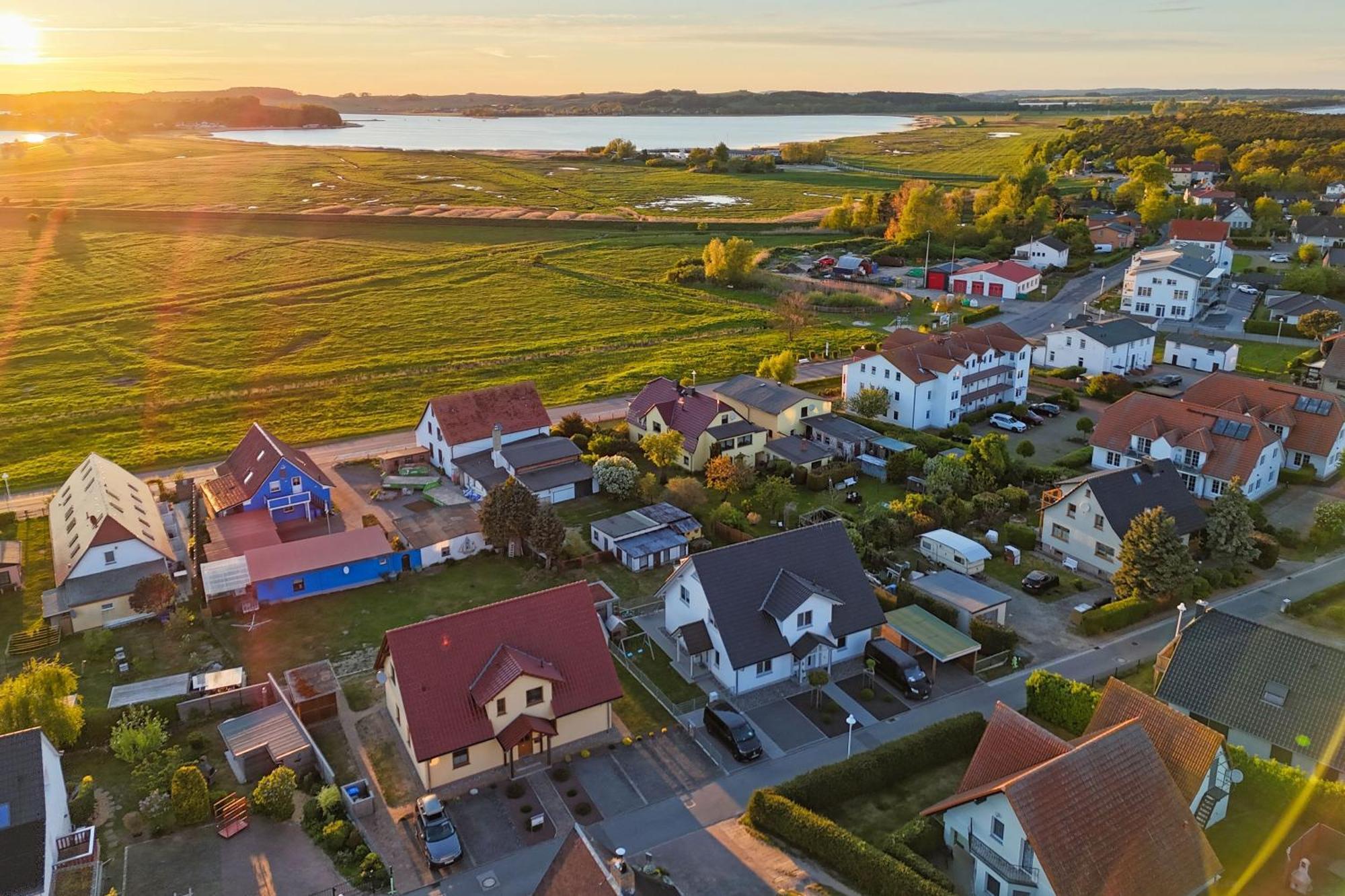 Schicke Fewo Mit Terrasse, Gratis Nutzung Vom Ahoi Erlebnisbad Und Sauna In Sellin - Haus De Niege Wech Fewo 02 Thiessow Luaran gambar