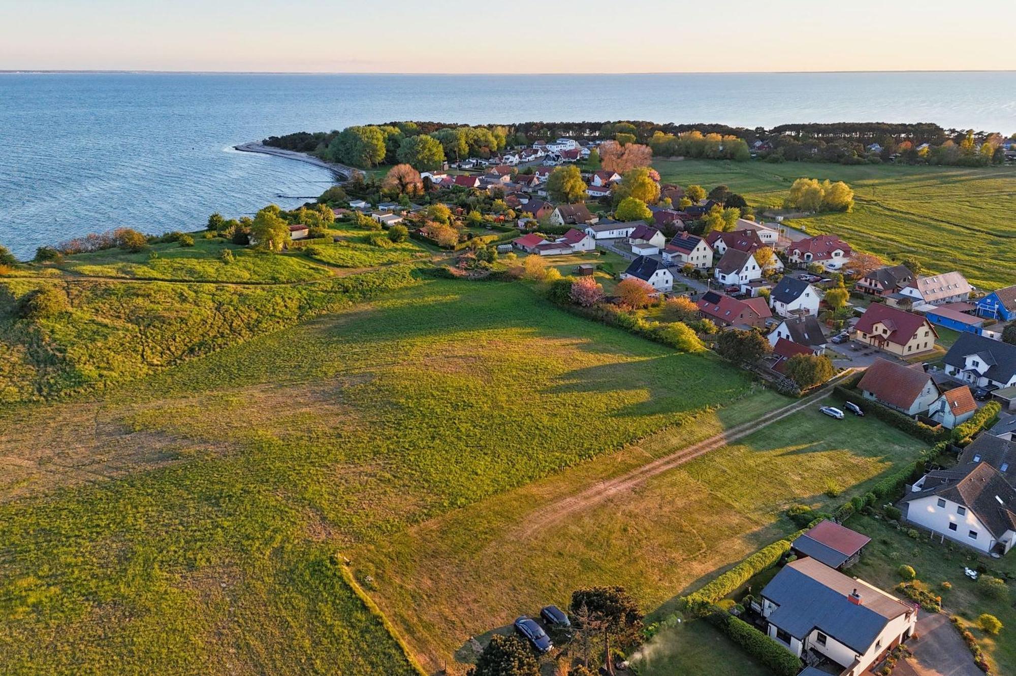 Schicke Fewo Mit Terrasse, Gratis Nutzung Vom Ahoi Erlebnisbad Und Sauna In Sellin - Haus De Niege Wech Fewo 02 Thiessow Luaran gambar